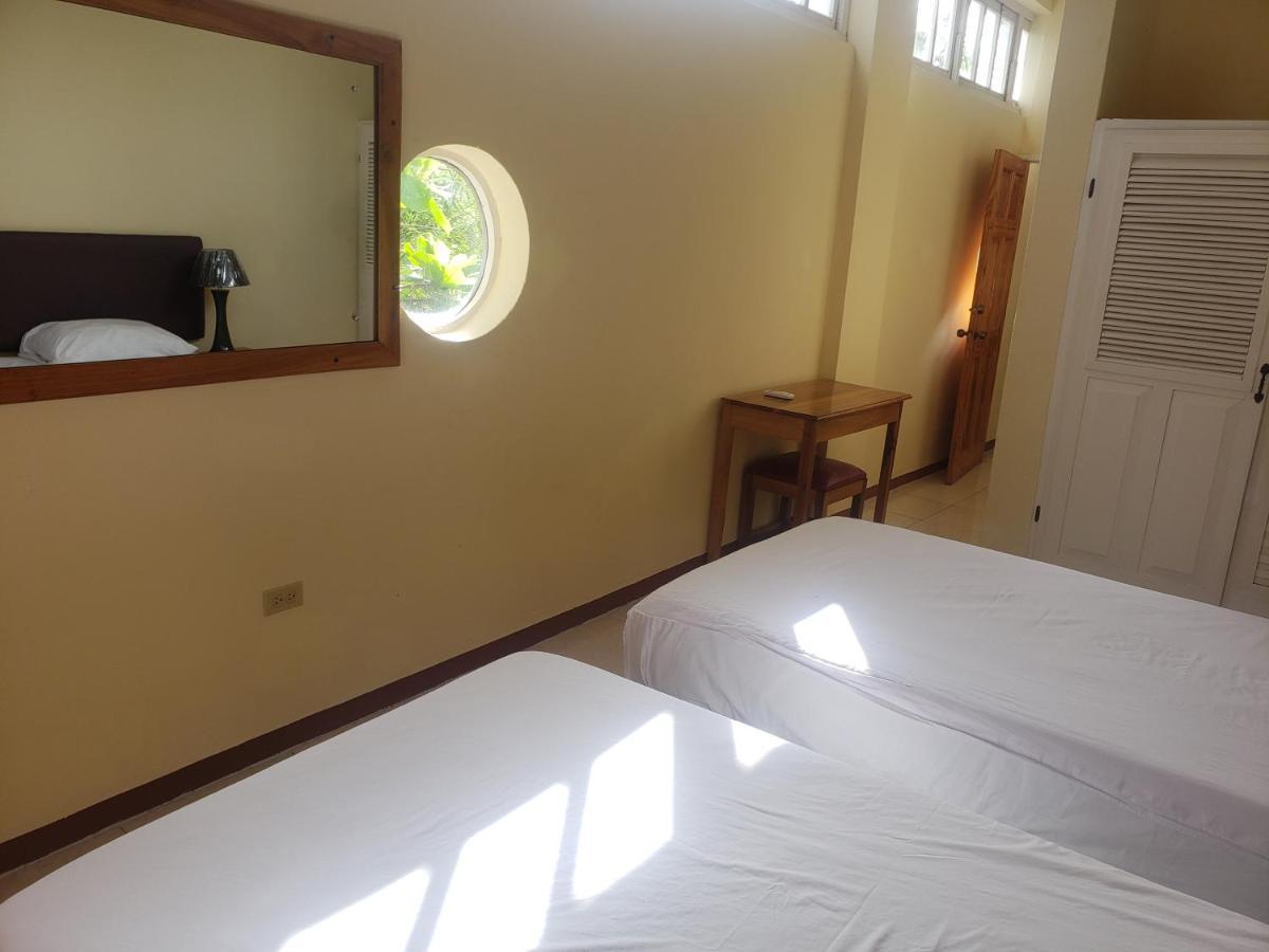 Bed and Breakfast Sea Shell Palms, Ocho Ríos Exterior foto